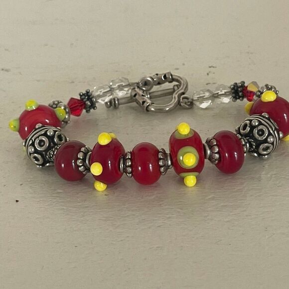 Red lampwork bead bracelet - Picture 3 of 10